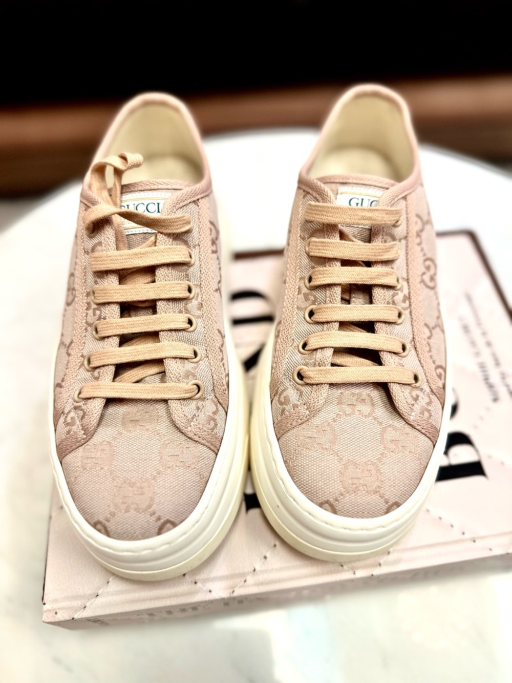 100% authentic size 38 Gucci sneakers in pink